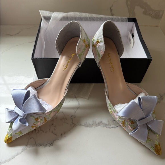 XYD Light Blue Satin Floral Printed Bow Kitten Heels - Picture 2 of 5